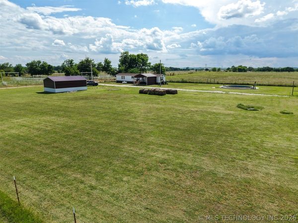 9264 Cherry Road , Henryetta, OK 74437