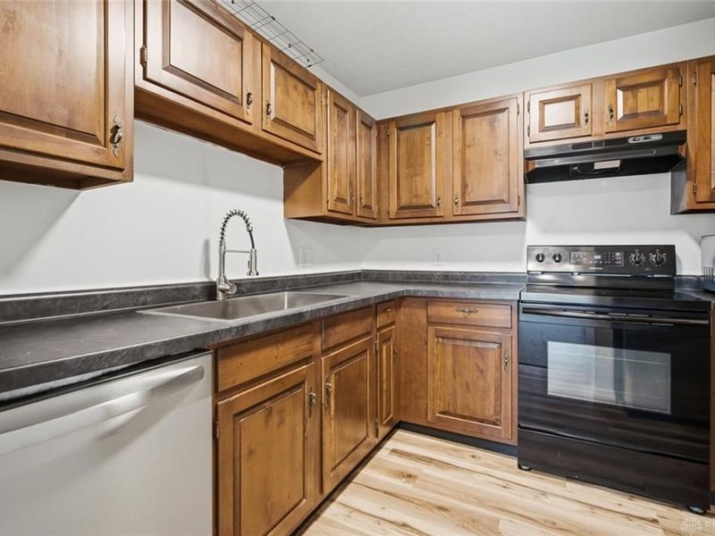 7709 Essington Circle, Washington Township, OH 45459 Photo 17