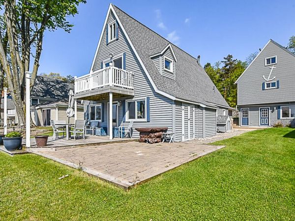 1210 N Eagle Lake Drive, Kalamazoo, MI 49009