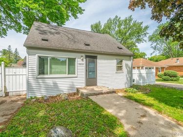 10090 Sterling Street, Romulus, MI 48174
