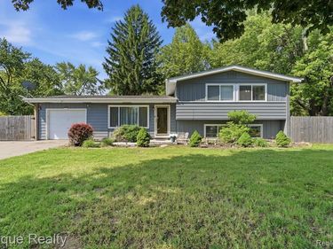 5370 Oaktree Court, Flint Twp, MI 48532