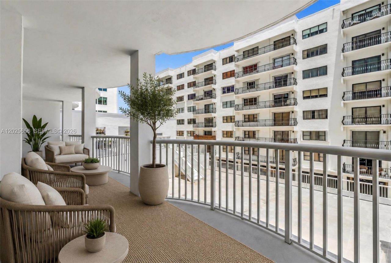 5401 Collins Ave, Unit 107, Miami Beach, FL 33140 Photo