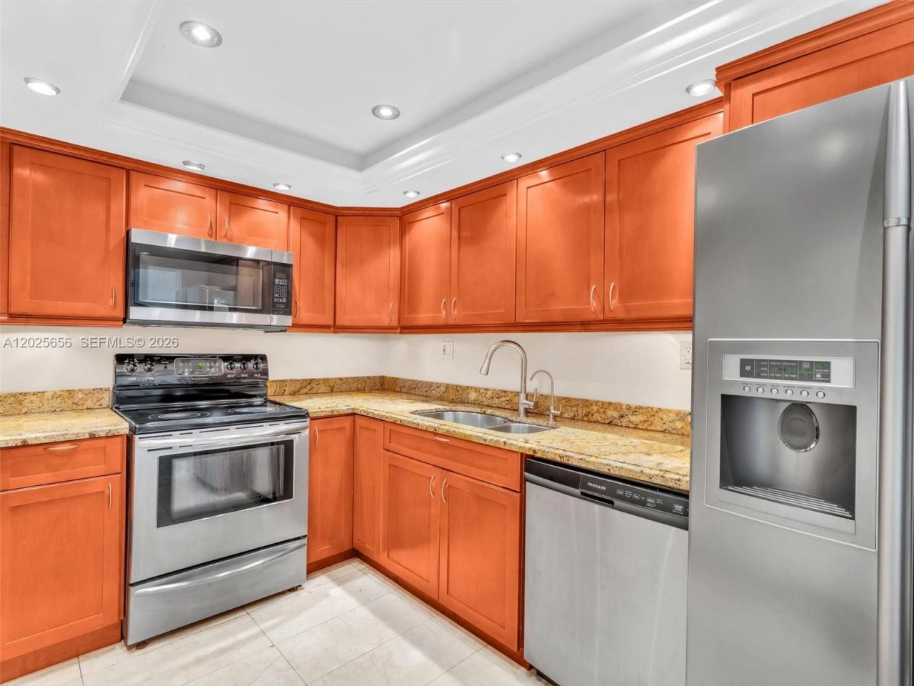 5401 Collins Ave, Unit 107, Miami Beach, FL 33140 Photo