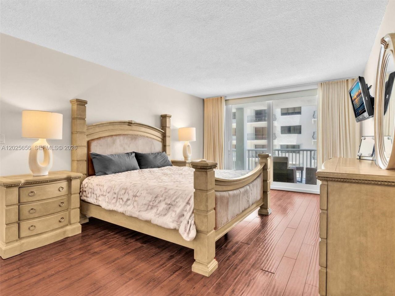 5401 Collins Ave, Unit 107, Miami Beach, FL 33140 Photo