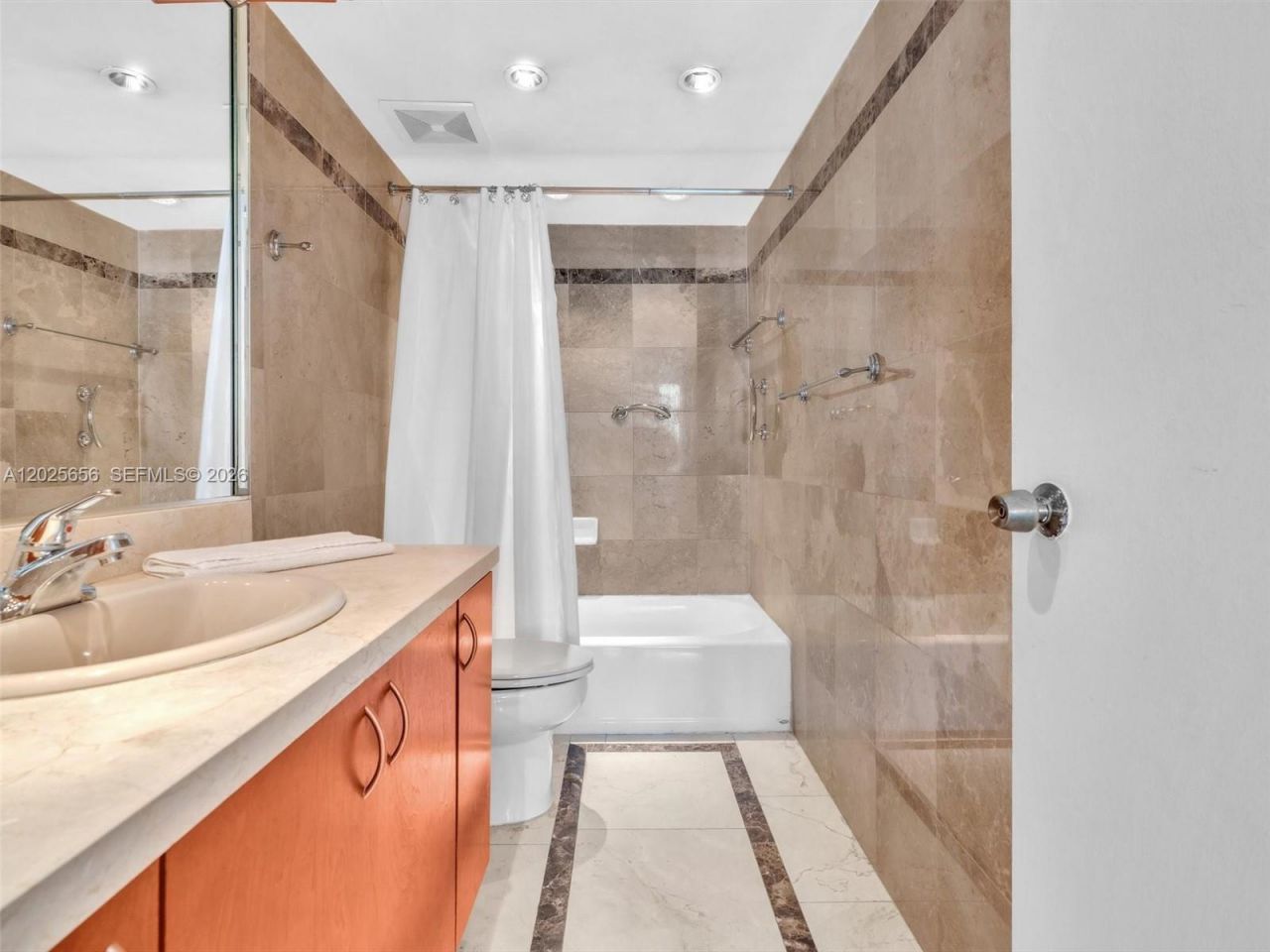 5401 Collins Ave, Unit 107, Miami Beach, FL 33140 Photo