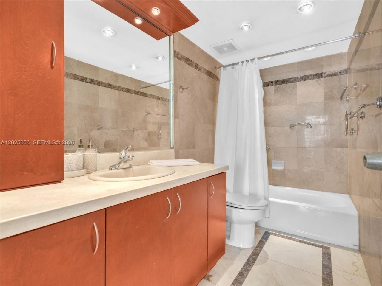 5401 Collins Ave, Unit 107, Miami Beach, FL 33140 Photo