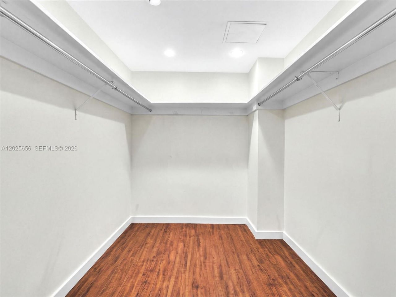 5401 Collins Ave, Unit 107, Miami Beach, FL 33140 Photo