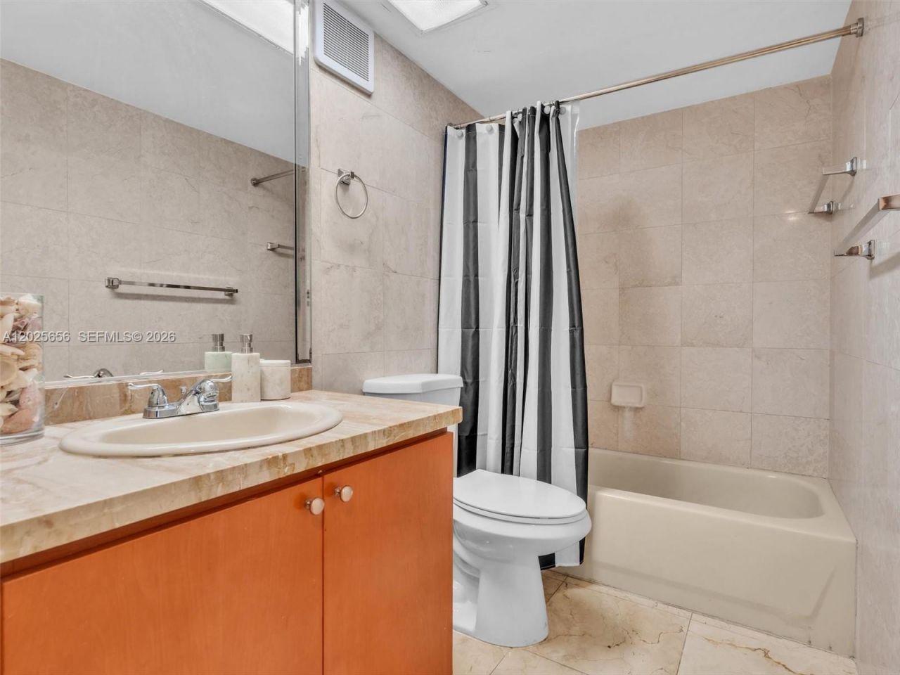 5401 Collins Ave, Unit 107, Miami Beach, FL 33140 Photo