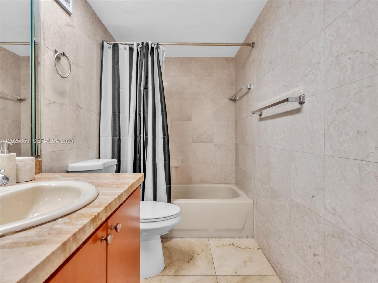 5401 Collins Ave, Unit 107, Miami Beach, FL 33140 Photo