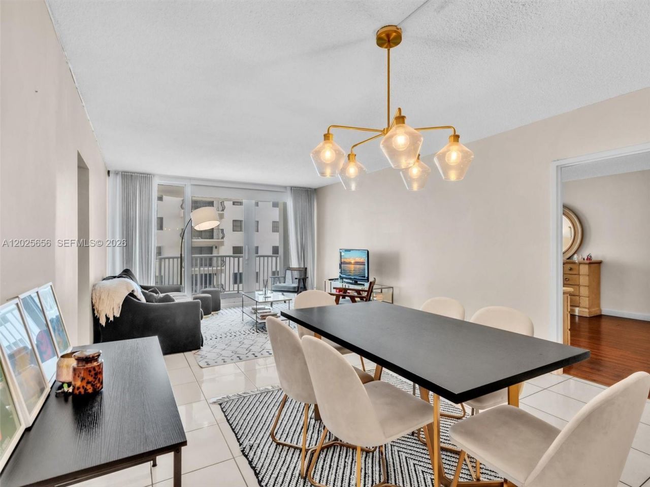 5401 Collins Ave, Unit 107, Miami Beach, FL 33140 Photo