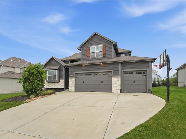 1712 SW 27th Street, Lee's Summit, MO 64082