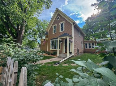 906 4th Street N, Stillwater, MN 55082