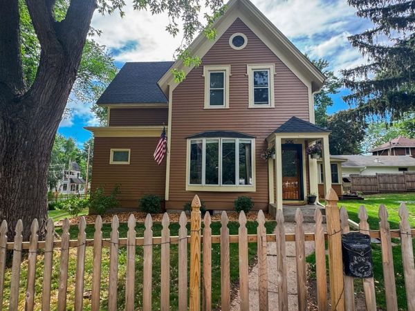 906 4th Street N, Stillwater, MN 55082