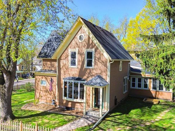 906 4th Street N, Stillwater, MN 55082