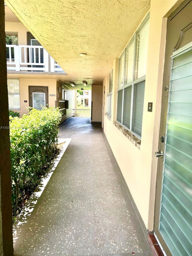 9081 Sunrise Lakes Blvd, Unit 113, Sunrise, FL 33322 Photo