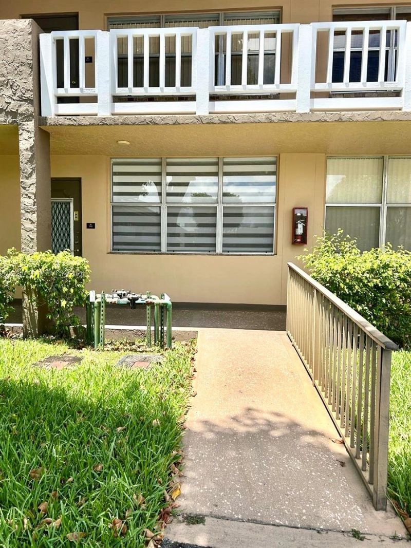 9081 Sunrise Lakes Blvd, Unit 113, Sunrise, FL 33322 Photo