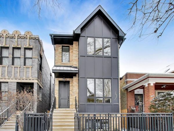 1910 W Fletcher Street , Chicago, IL 60657