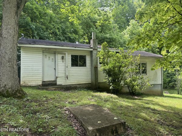 2104 Stock Creek Rd, Knoxville, TN 37920