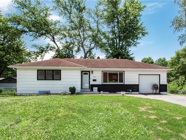 2522 Queen Ridge Drive, Independence, MO 64055