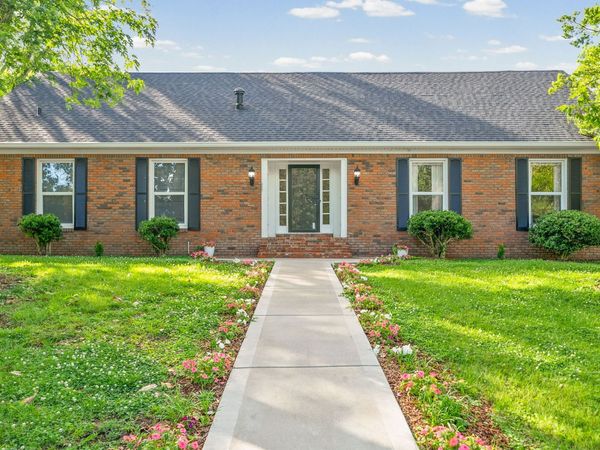 635 Country Club Ln , Hopkinsville, KY 42240