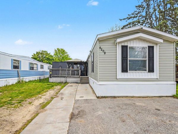 5208 Village Drive SW, Wyoming, MI 49509