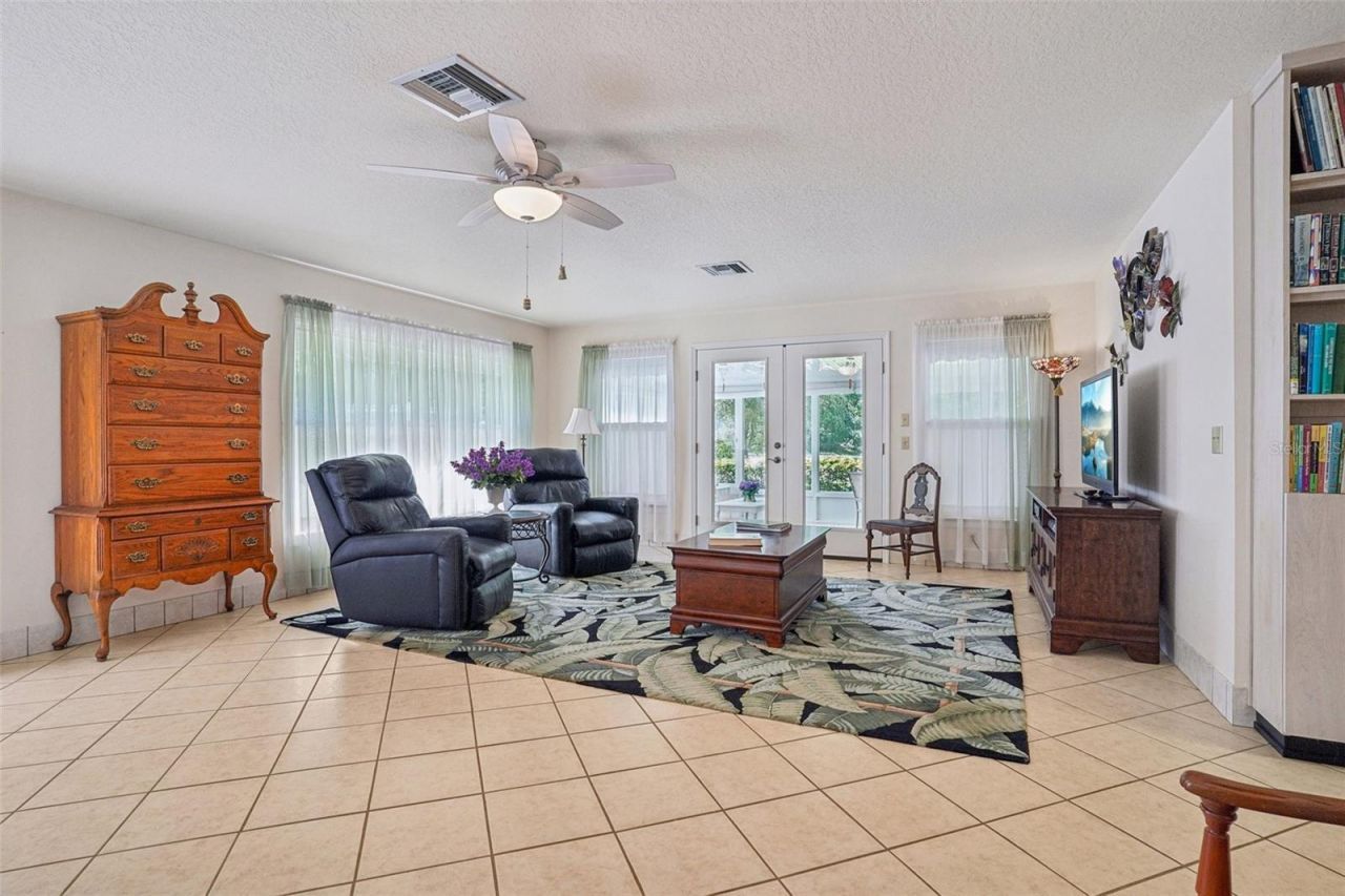 4546 Griffin View Drive, Lady Lake, FL 32159 Photo