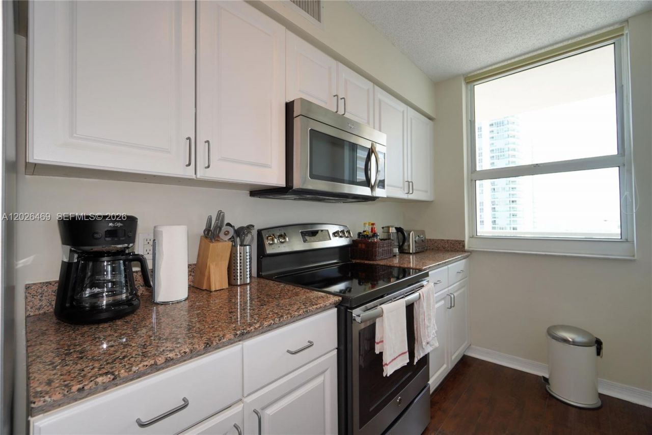 1155 Brickell Bay Dr, Unit 3301, Miami, FL 33131 Photo
