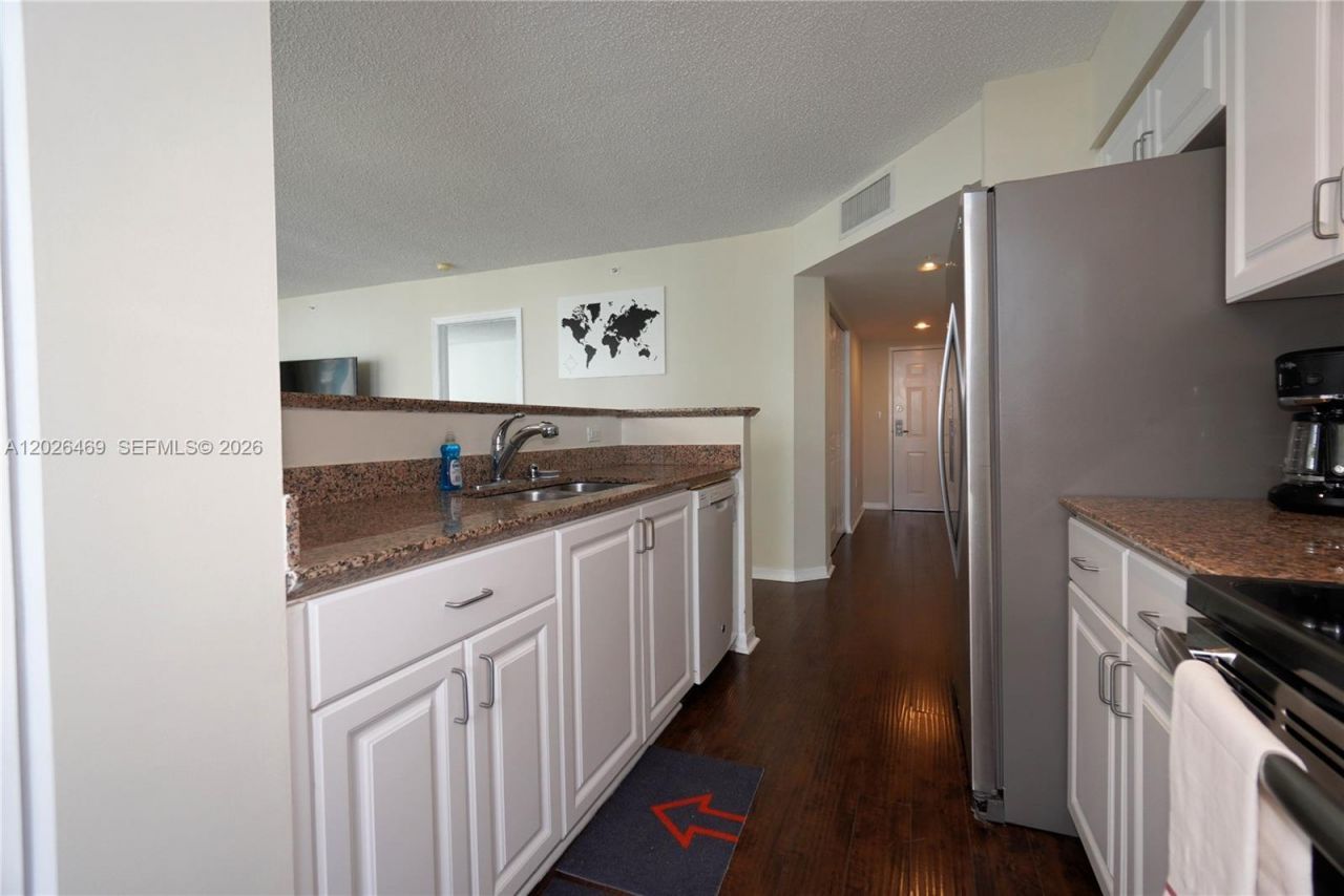 1155 Brickell Bay Dr, Unit 3301, Miami, FL 33131 Photo