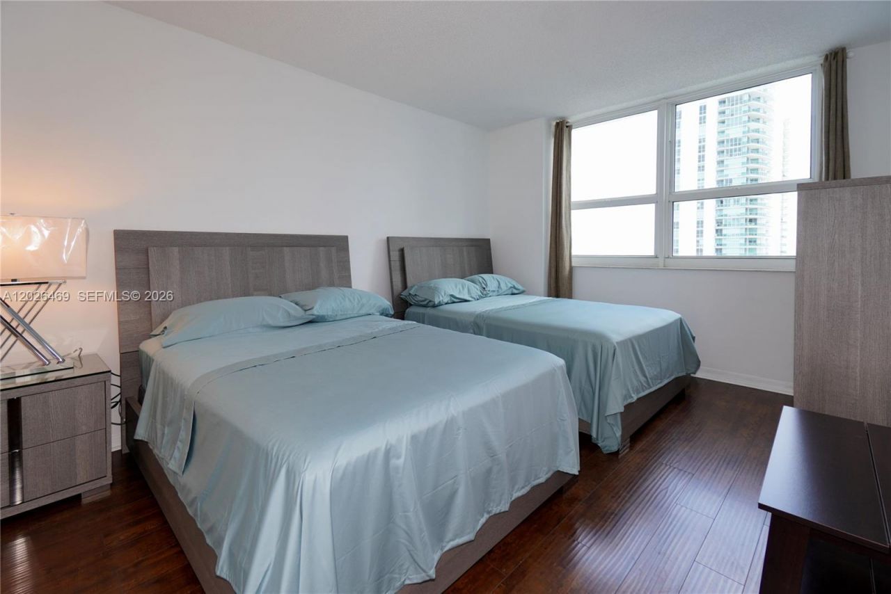 1155 Brickell Bay Dr, Unit 3301, Miami, FL 33131 Photo
