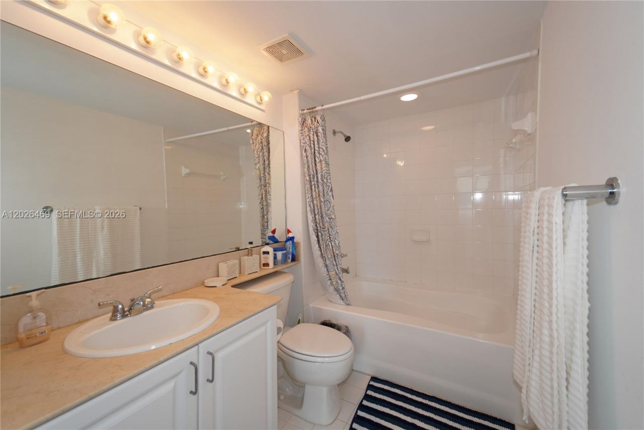1155 Brickell Bay Dr, Unit 3301, Miami, FL 33131 Photo