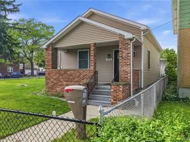 2410 Grand Avenue, Niagara Falls, NY 14301