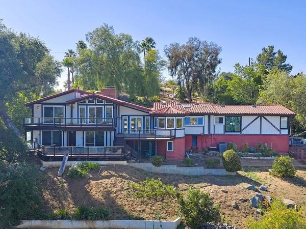 2448 Royal Crest, Escondido, CA 92025