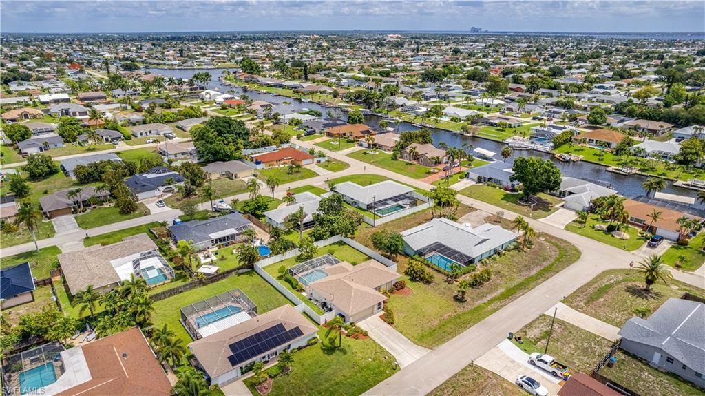 921 SE 35th St , Cape Coral, FL 33904 Photo