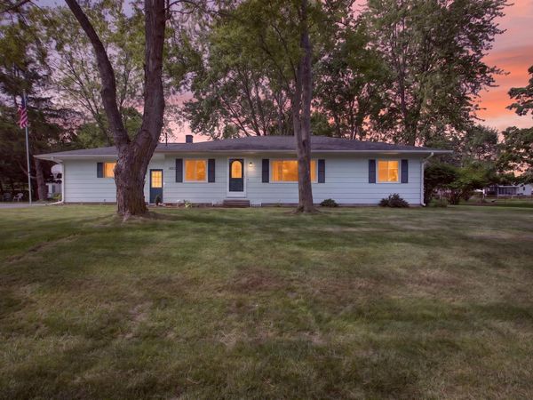 1653 Gary Paul Lane, Jackson, MI 49203