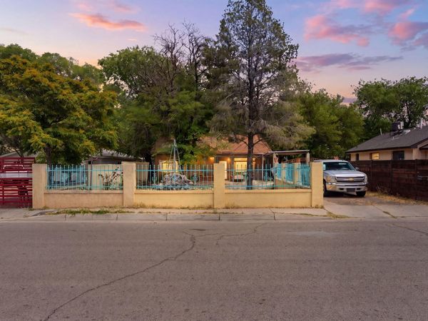 314 49th Street NW, Albuquerque, NM 87105