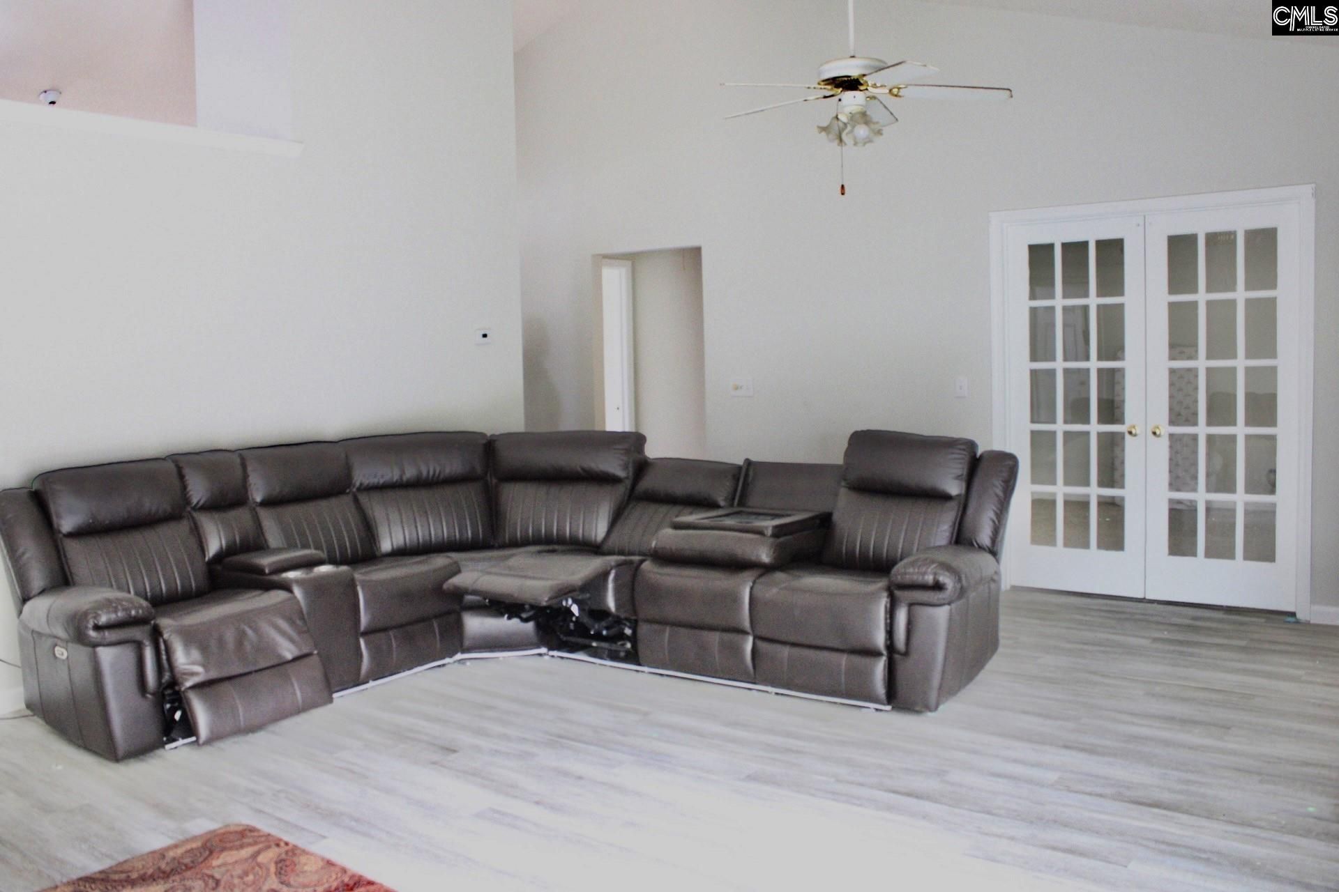 205 Oak Manor Drive Photo 4