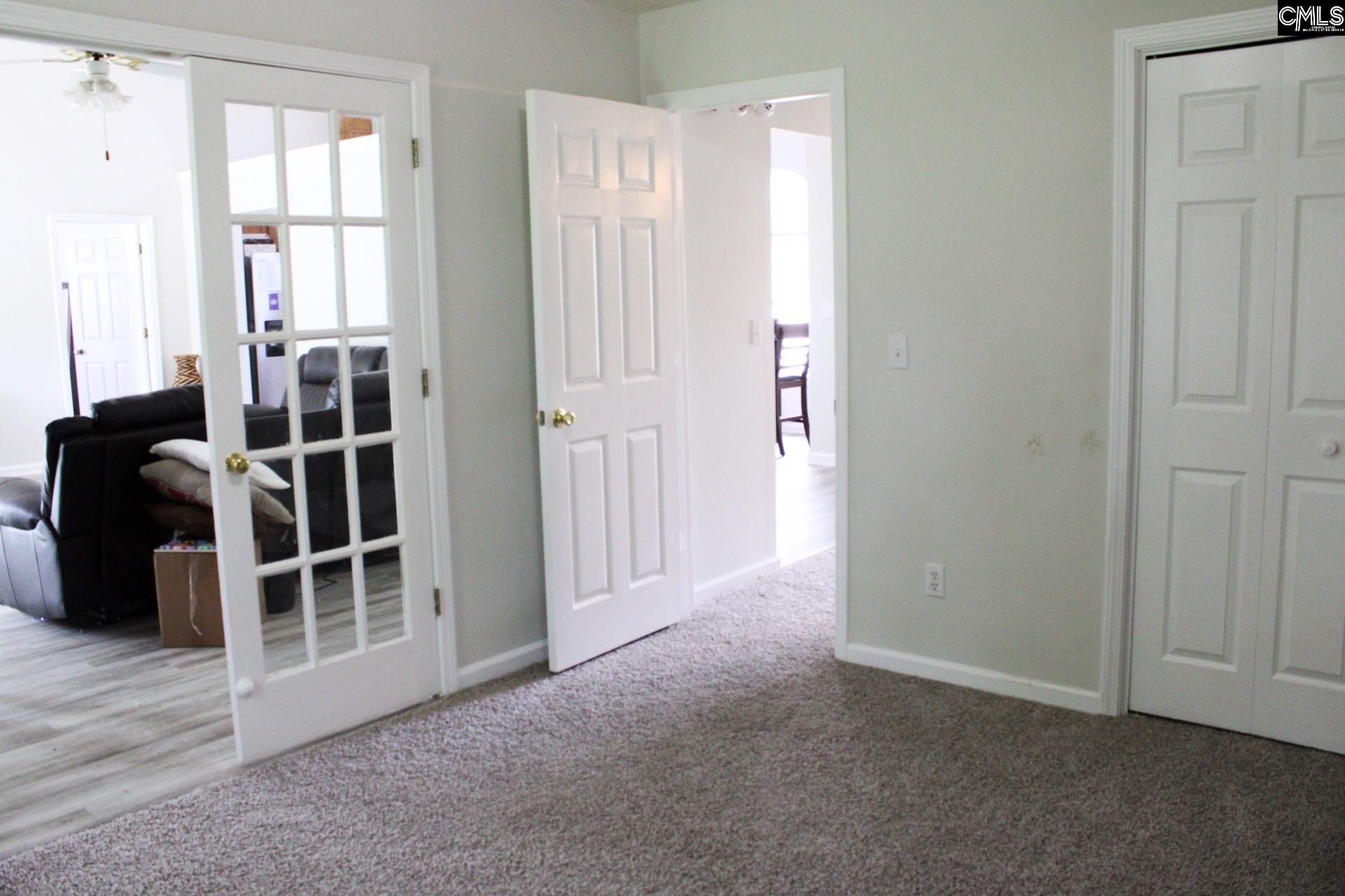 205 Oak Manor Drive Photo 5