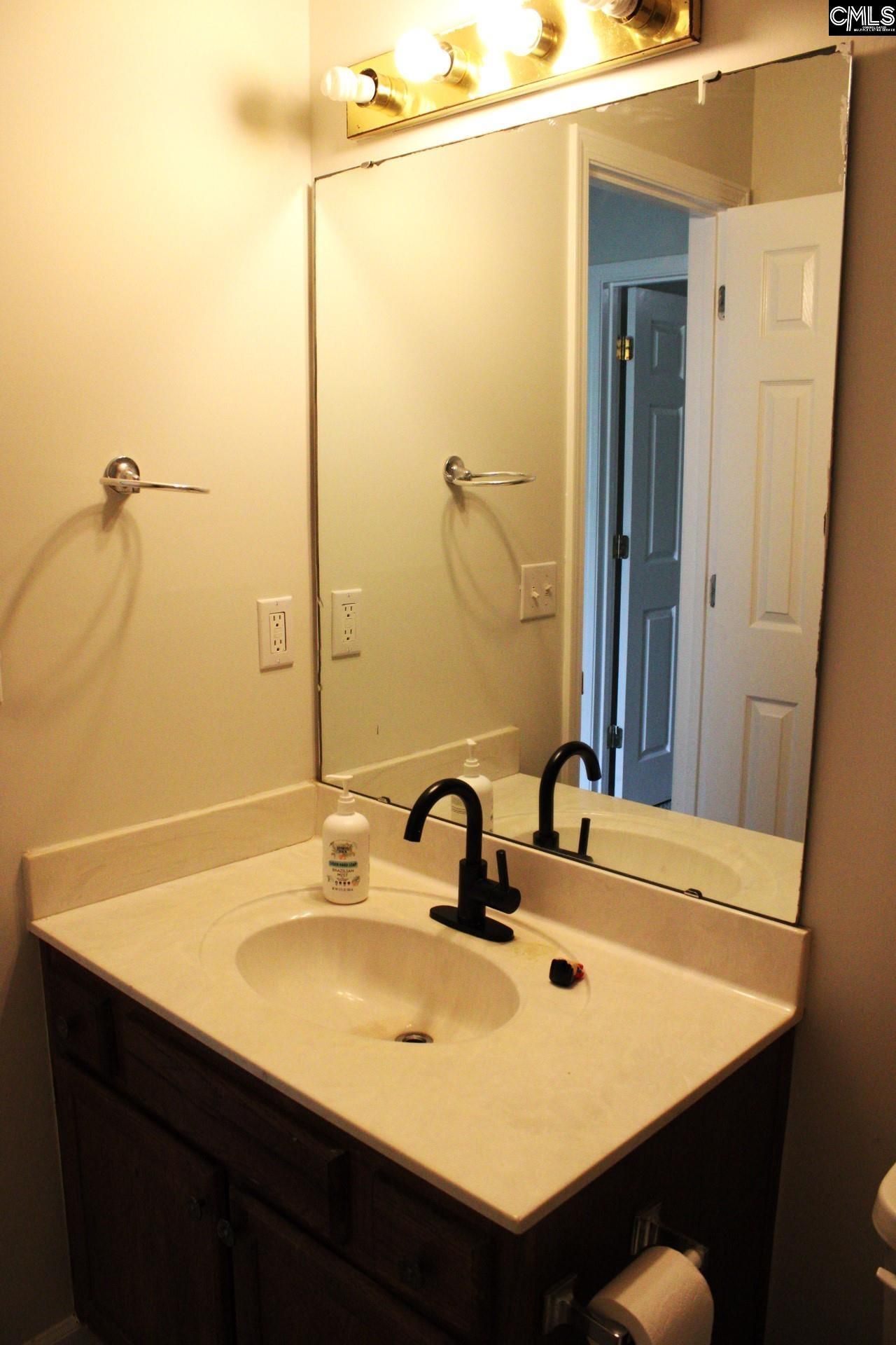 205 Oak Manor Drive Photo 9