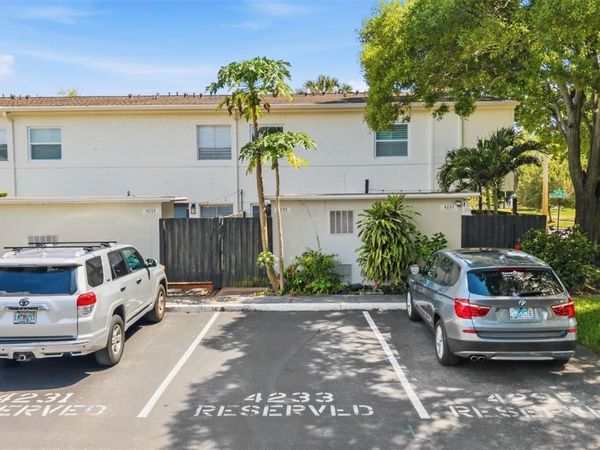 4233 LA SORRENTO COURT , TAMPA, FL 33611