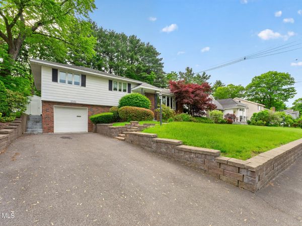 1060 Cornelius Avenue, Niskayuna, NY 12309