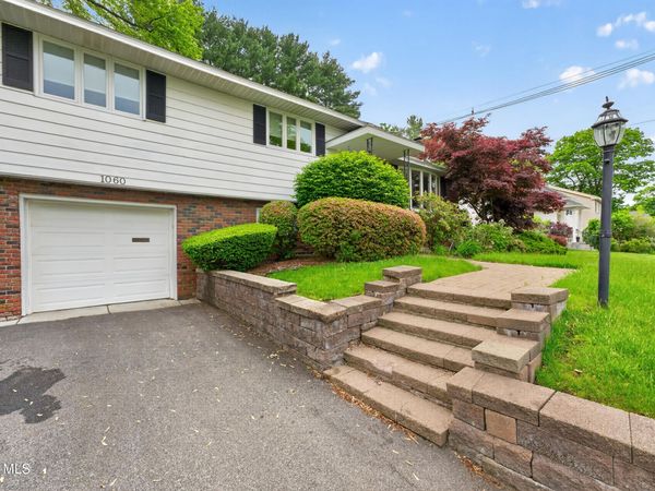 1060 Cornelius Avenue, Niskayuna, NY 12309