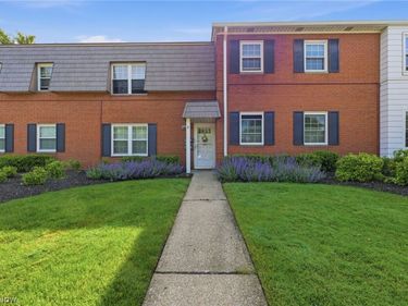 2705 Pease Drive, Rocky River, OH 44116
