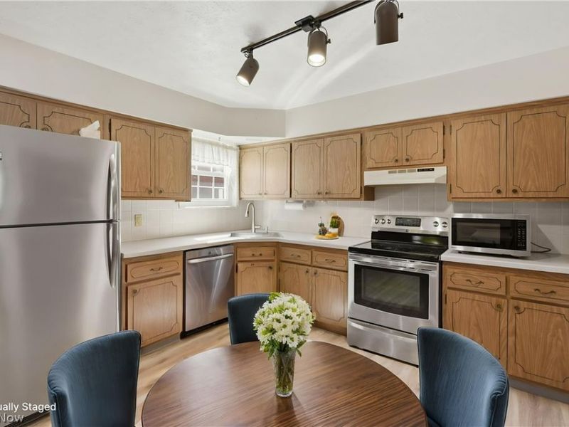 2705 Pease Drive, Rocky River, OH 44116 Photo 5