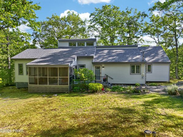 105 Cliff Drive, Hawley, PA 18428