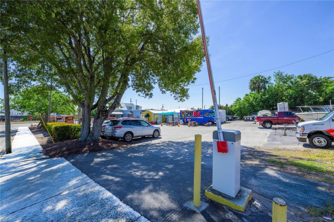 927 N Us Highway 1, Fort Pierce, FL 34982 Photo