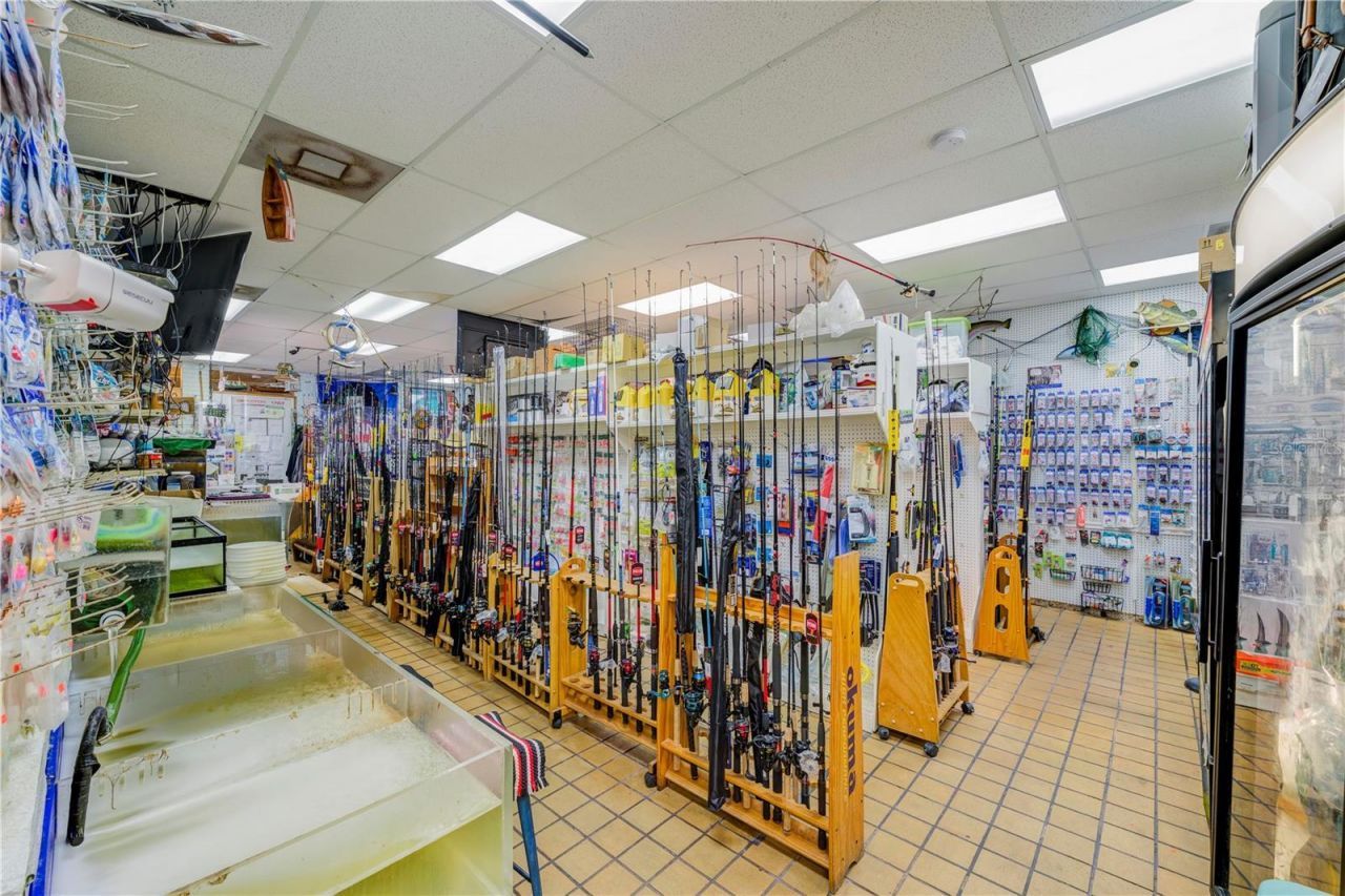 927 N Us Highway 1, Fort Pierce, FL 34982 Photo