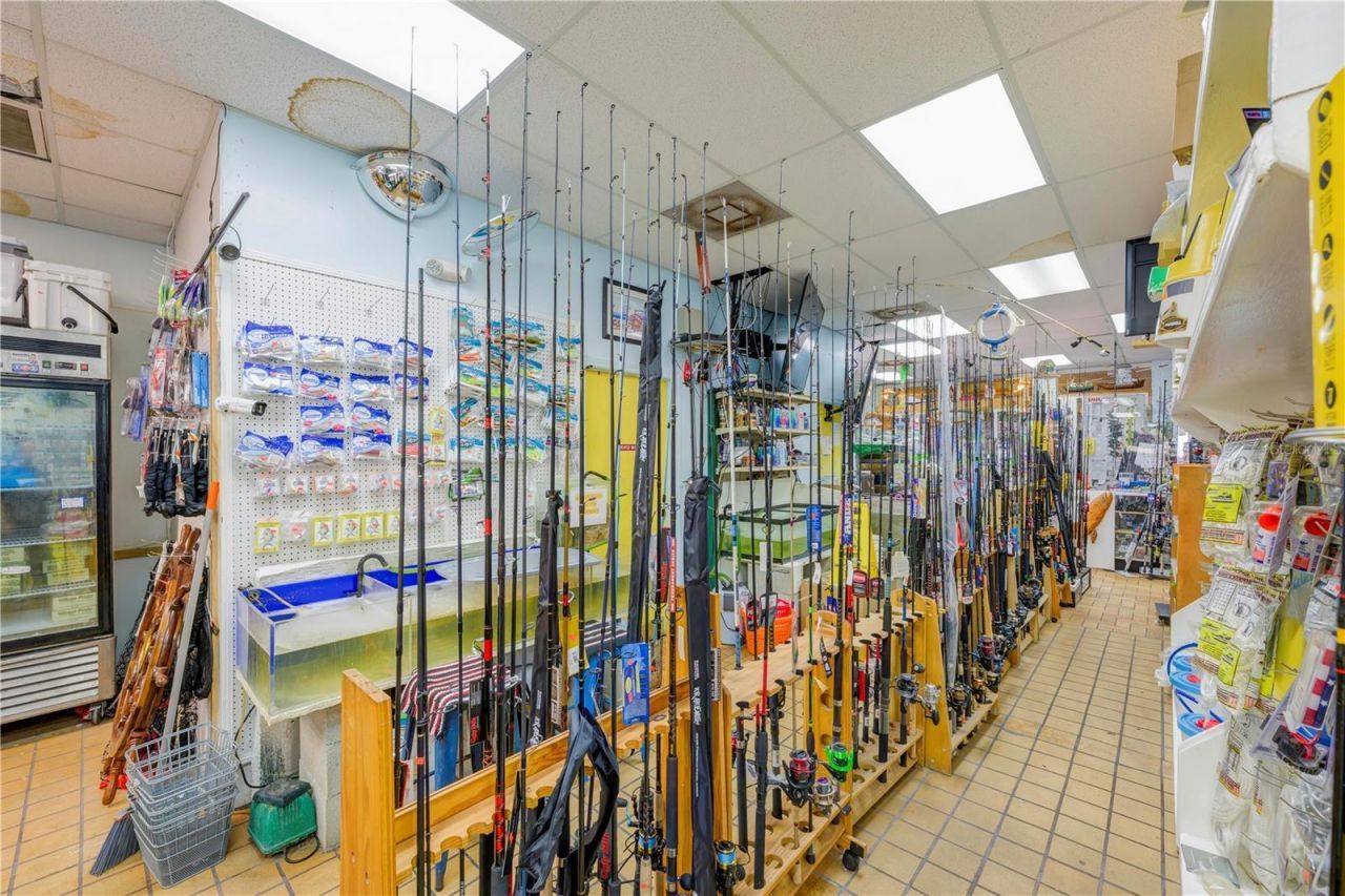 927 N Us Highway 1, Fort Pierce, FL 34982 Photo