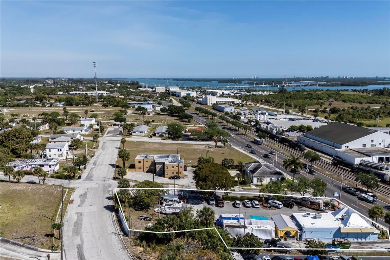 927 N Us Highway 1, Fort Pierce, FL 34982 Photo
