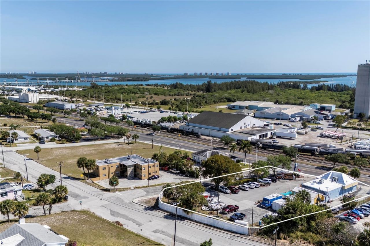 927 N Us Highway 1, Fort Pierce, FL 34982 Photo