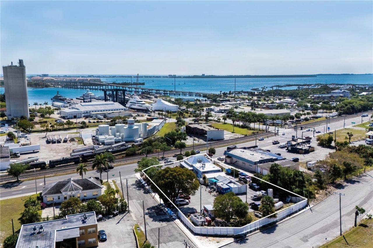 927 N Us Highway 1, Fort Pierce, FL 34982 Photo